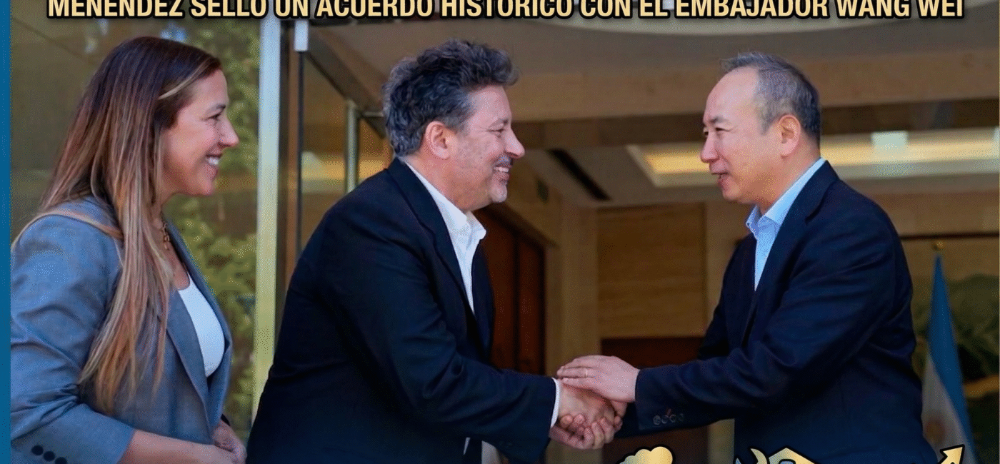 Gustavo Menéndez y Roxana Monzón junto al Embajador de China Wang Wei acordando millonarias inversiones y obras para Merlo.