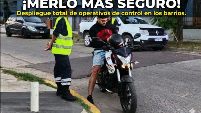Operativo de seguridad vial y control de tránsito en los barrios de Merlo con agentes municipales y policía.