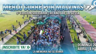 Multitud de vecinos participando en la carrera solidaria Merlo Corre por Malvinas 2026 en el Parque de la Unidad Nacional