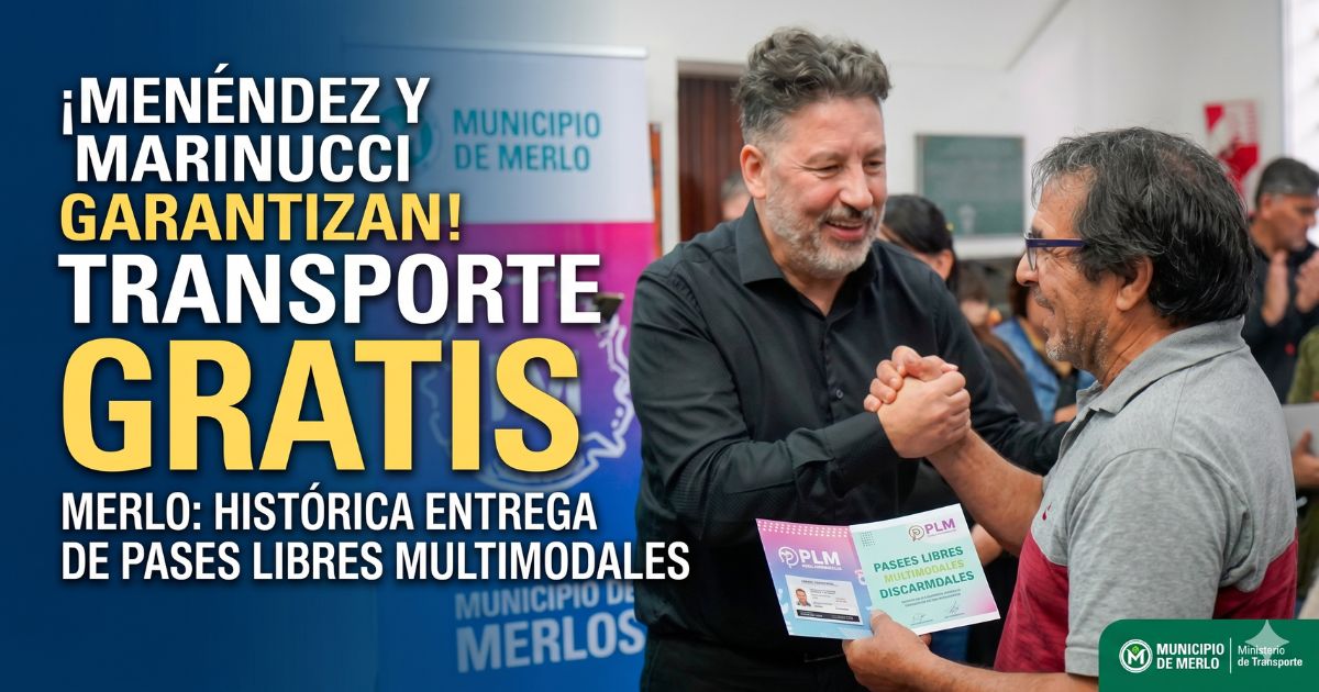 Gustavo Menéndez y Martín Marinucci entregando Pases Libres Multimodales para transporte gratis en Merlo