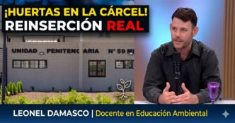 Leonel Damasco docente de Merlo explicando el proyecto de agroecología y huertas en las unidades penitenciarias 60 y 69 de Merlo.