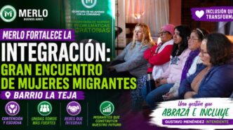 Vecinas de Merlo y la comunidad paraguaya sonriendo y participando activamente en el emotivo taller de integración organizado por el Municipio en Barrio La Teja.
