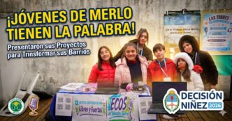 Jóvenes participando en el programa Decisión Niñez Merlo, presentando proyectos sociales. Una muestra de Estado presente e inclusión juvenil frente al recorte de la oposición.