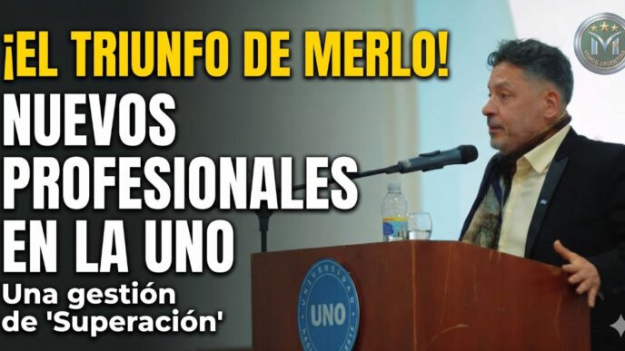 Nuevos graduados en la Universidad Nacional del Oeste durante el emotivo acto de colación en Merlo junto al intendente Gustavo Menéndez.