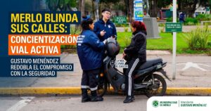 Agentes de tránsito controlando motos en Merlo. Seguridad vial y presencia del municipio frente al abandono de LLA.