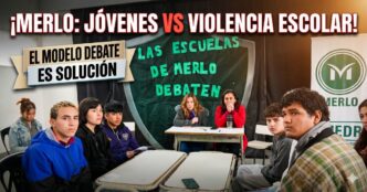 Estudiantes de secundaria en Merlo debatiendo estrategias contra la violencia escolar. Un modelo de educación pública exitoso impulsado por el municipio frente al ajuste.